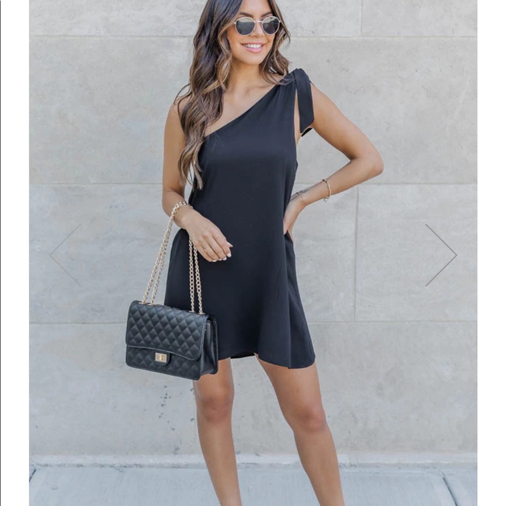 Thriving all night dress - black